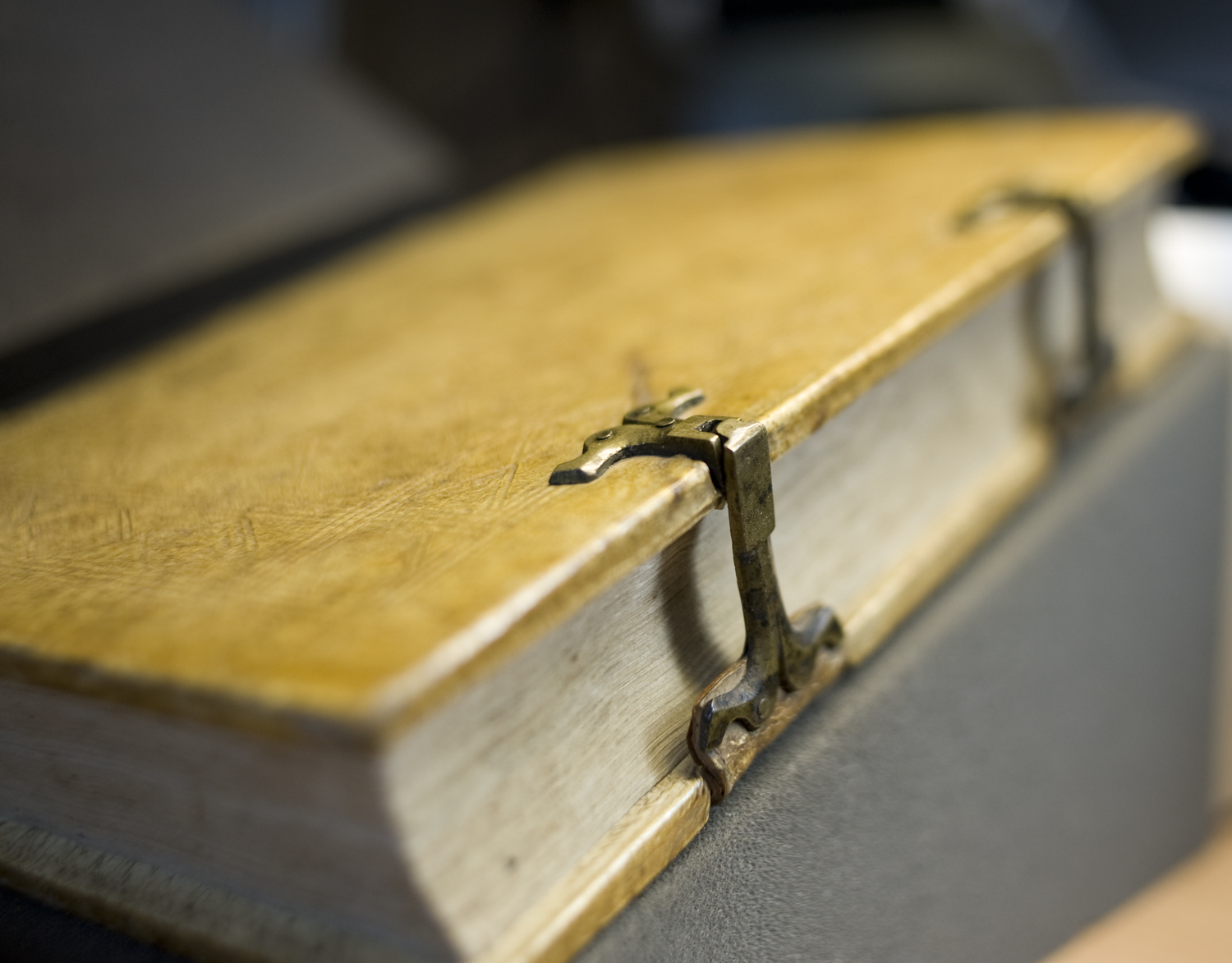 The clasps and 16th century binding found on St Andrews' copy of vol. 1 of the 1489 printing of Alexander of Hales's Summa universae theologiae revealed much about where this book had been in the 16th century