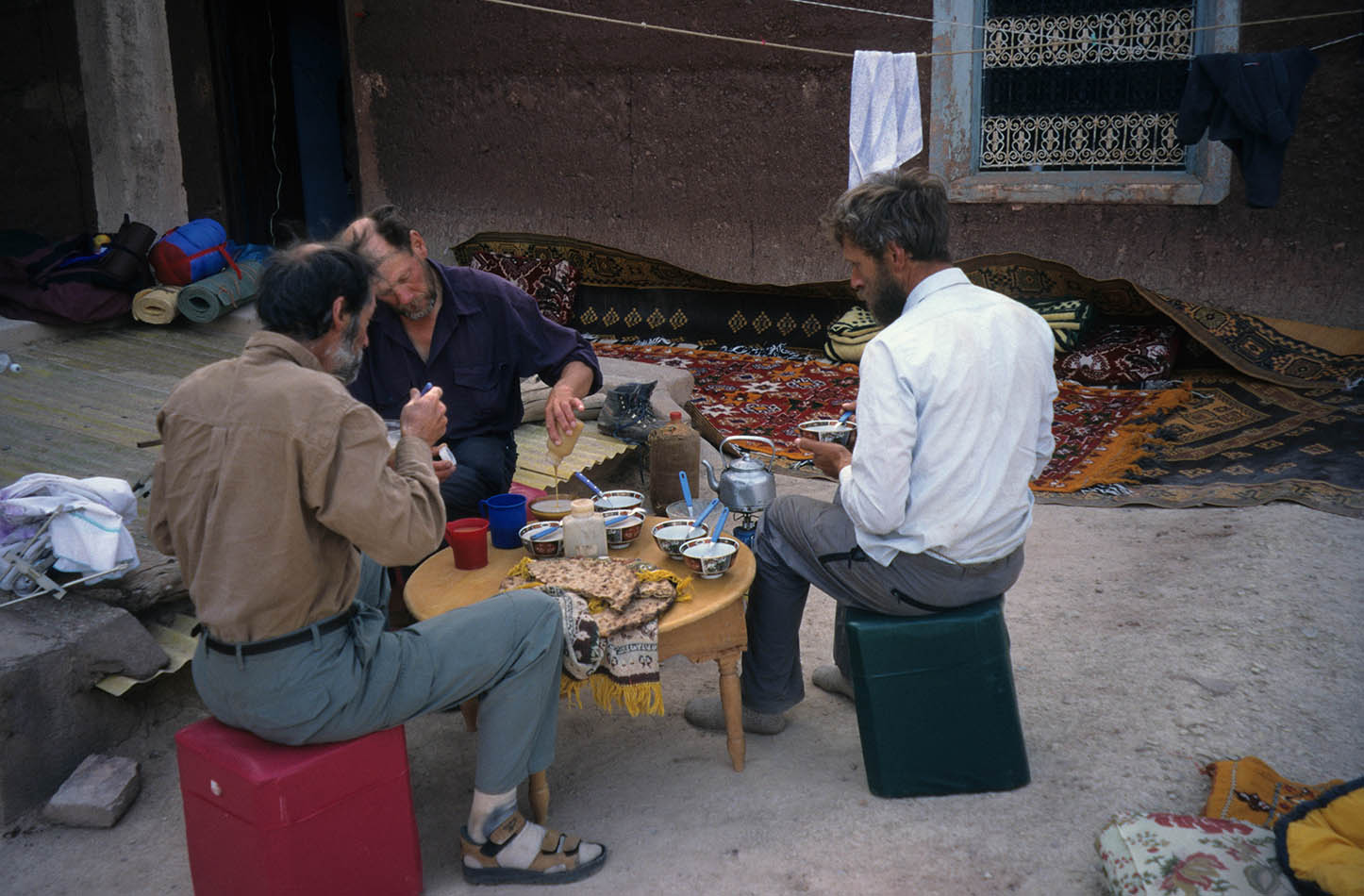 HMB-1718 Breakfast on an Animeter rooftop, in the Altas Mountains_1