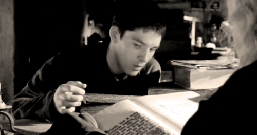 merlin-head-desk