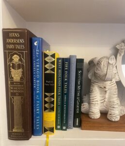 Image of books on a shelf 
